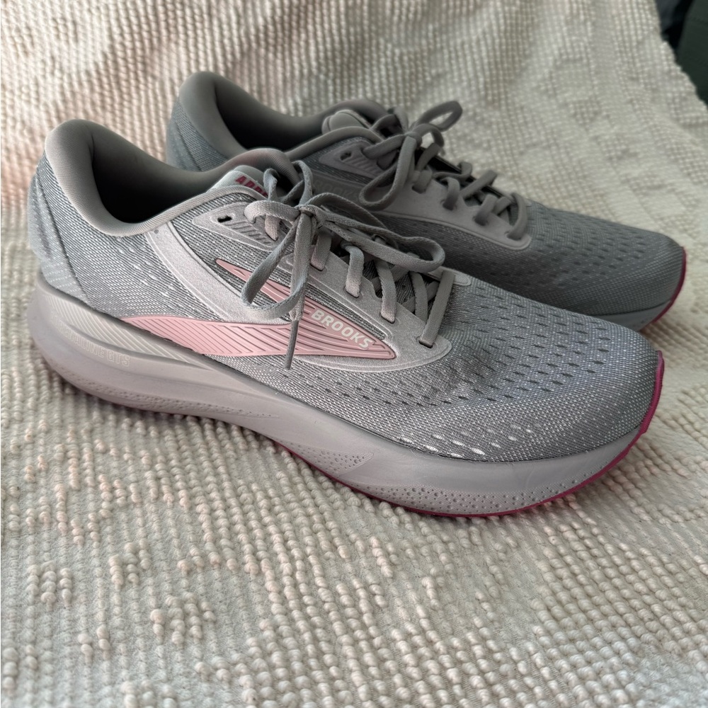 Brooks Adrenaline GTS 24 Women's Size 11.5 Narrow Athletic Shoes Gray and Pink